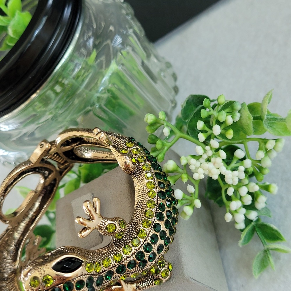 Green Rhinestone Gecko Hinged Cuff Bracelet Gold Tone Figural Statement - Picture 8 of 12